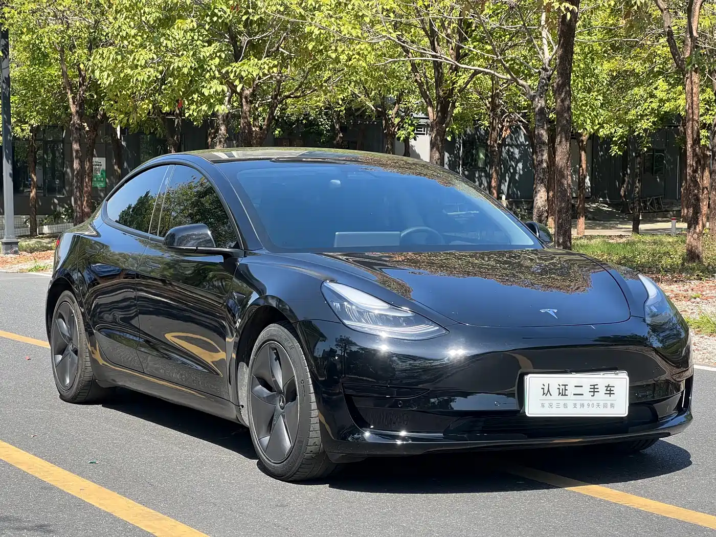 TESLA MODEL 3