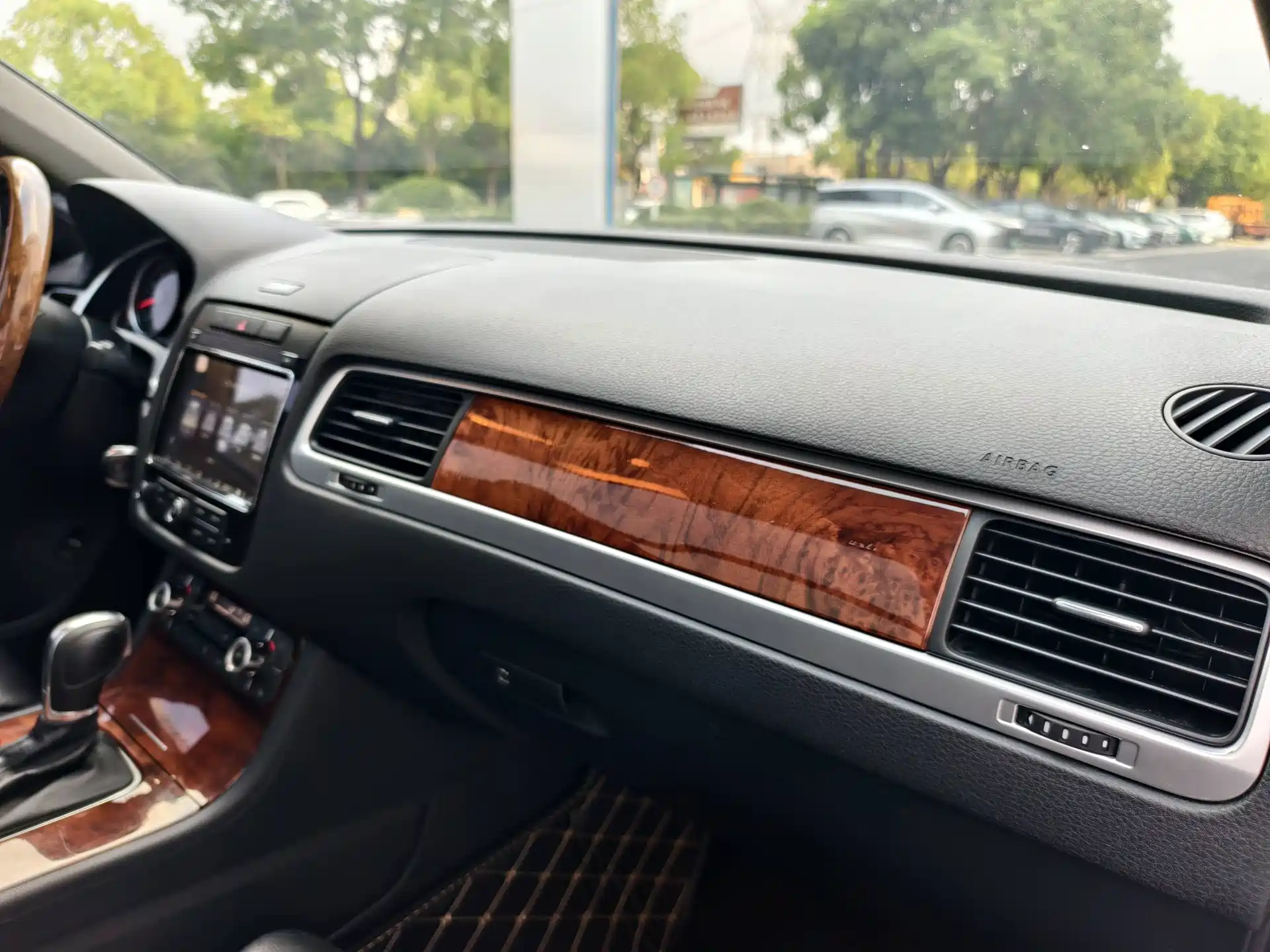 Фото 28 - Volkswagen Touareg