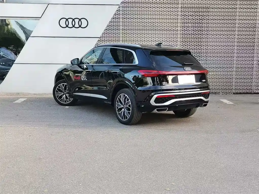 Audi Q5L 2026 Luxury Sport 150kW фото 5