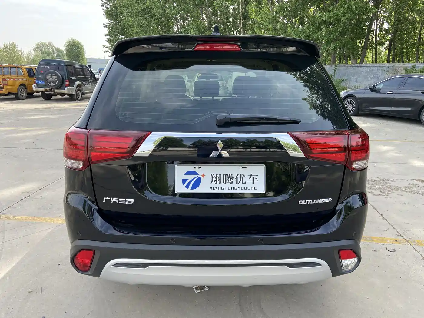 MITSUBISHI OUTLANDER