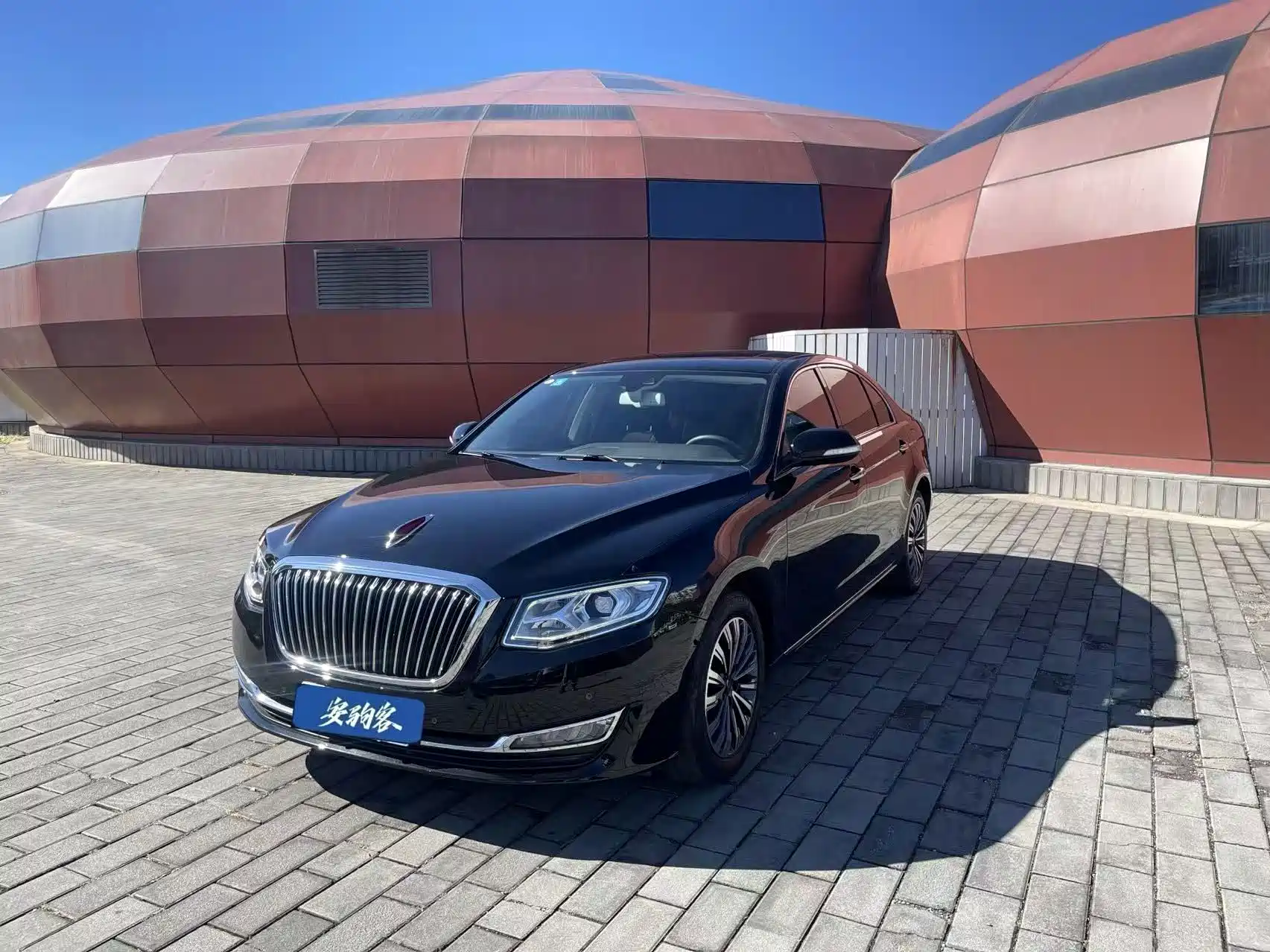 Photo 1 - Hongqi H7