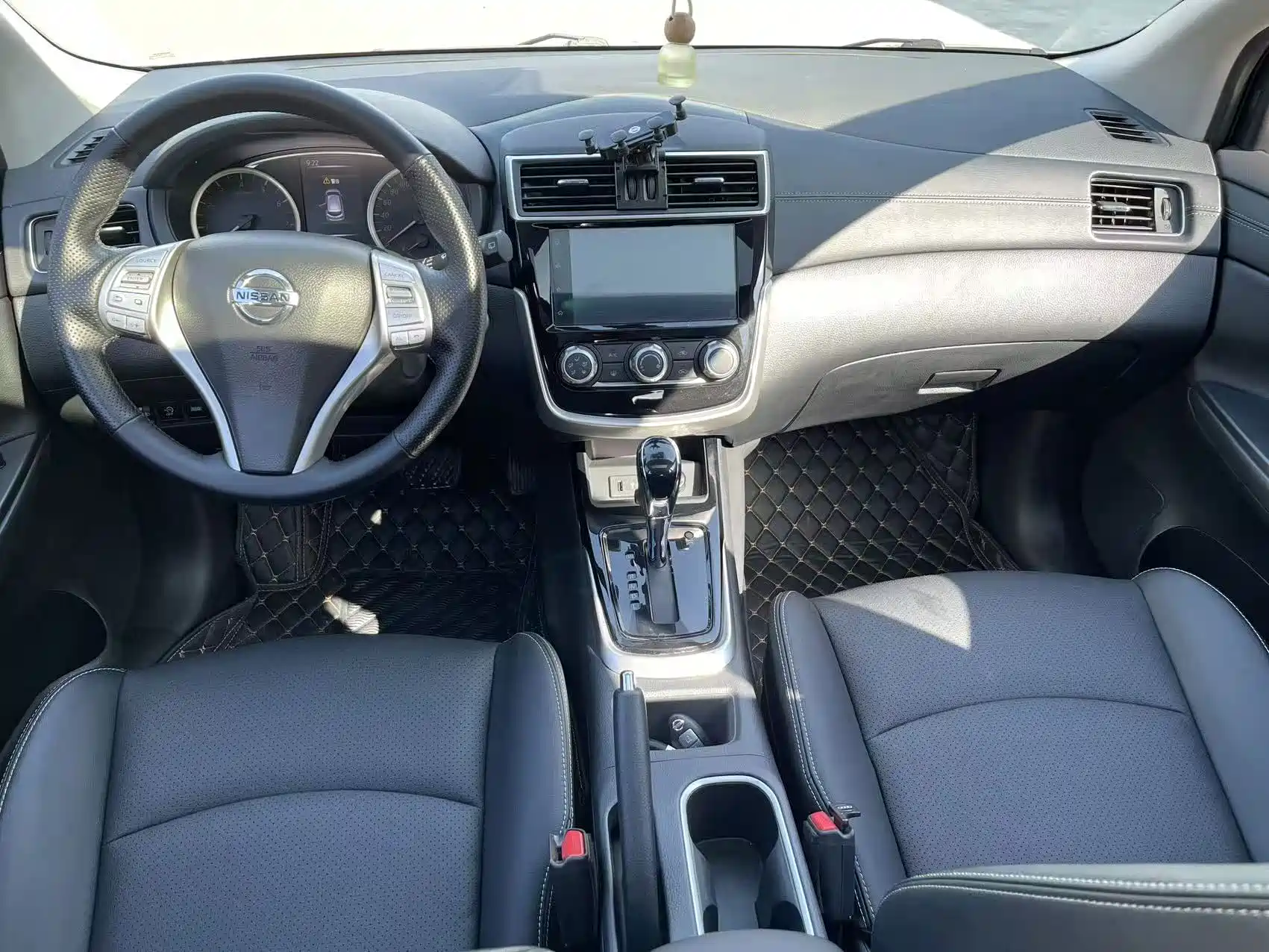 صورة 6 - Nissan Tiida