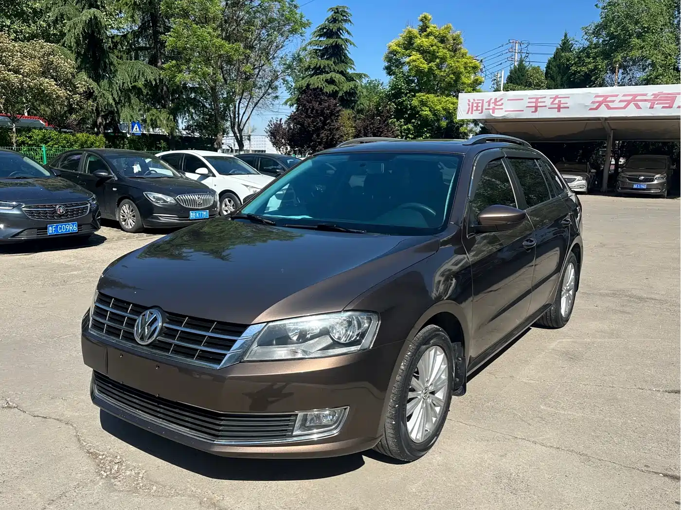 Volkswagen Lavida Tour 2013 1.6L Manual Comfort