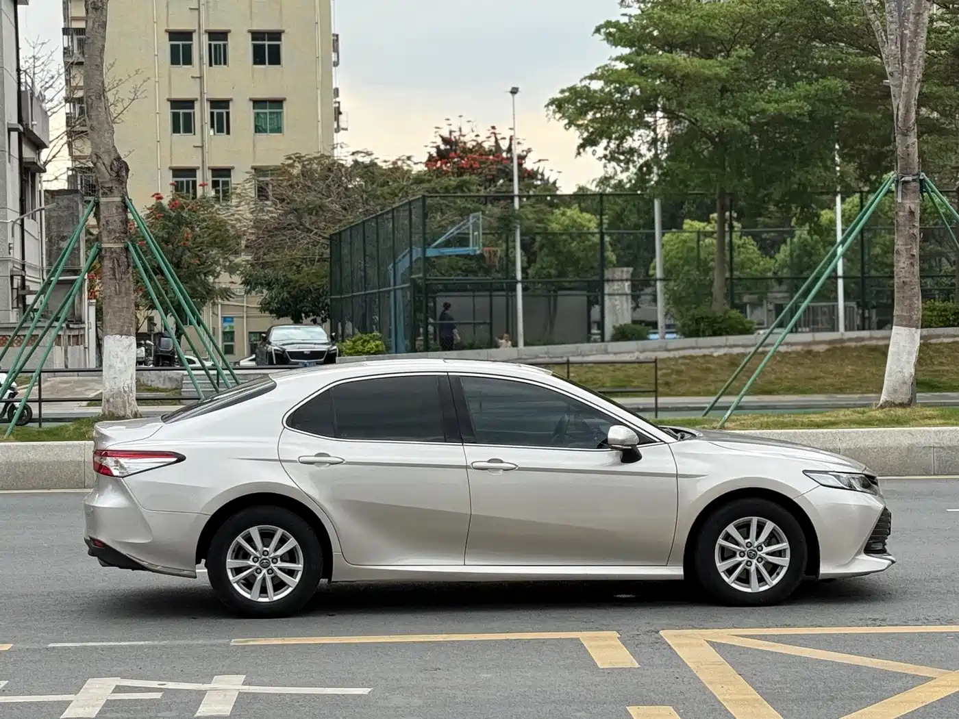 Toyota Camry 2018 2.0E Elite Edition фото 4