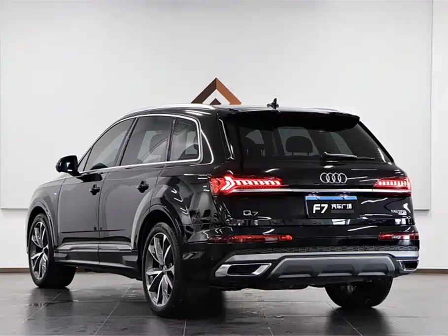 Audi Q7 2020 55 TFSI quattro S line Sport фото 4