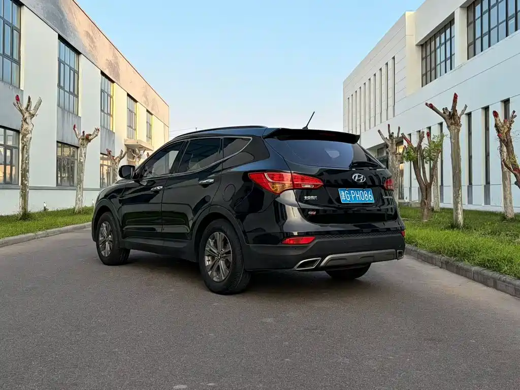 Hyundai Santa Fe 2014 2013 Model 2.4L Automatic 2WD Smart