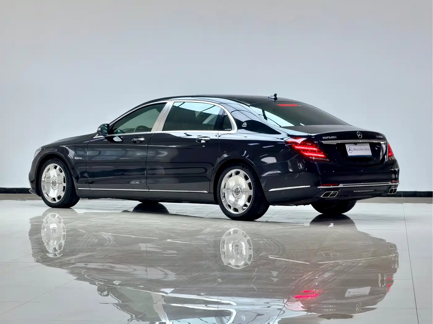 Photo 12 - Mercedes-Benz Maybach S-Class