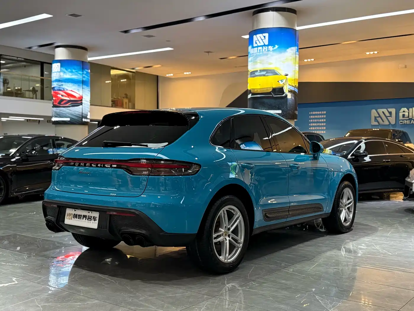 PORSCHE MACAN