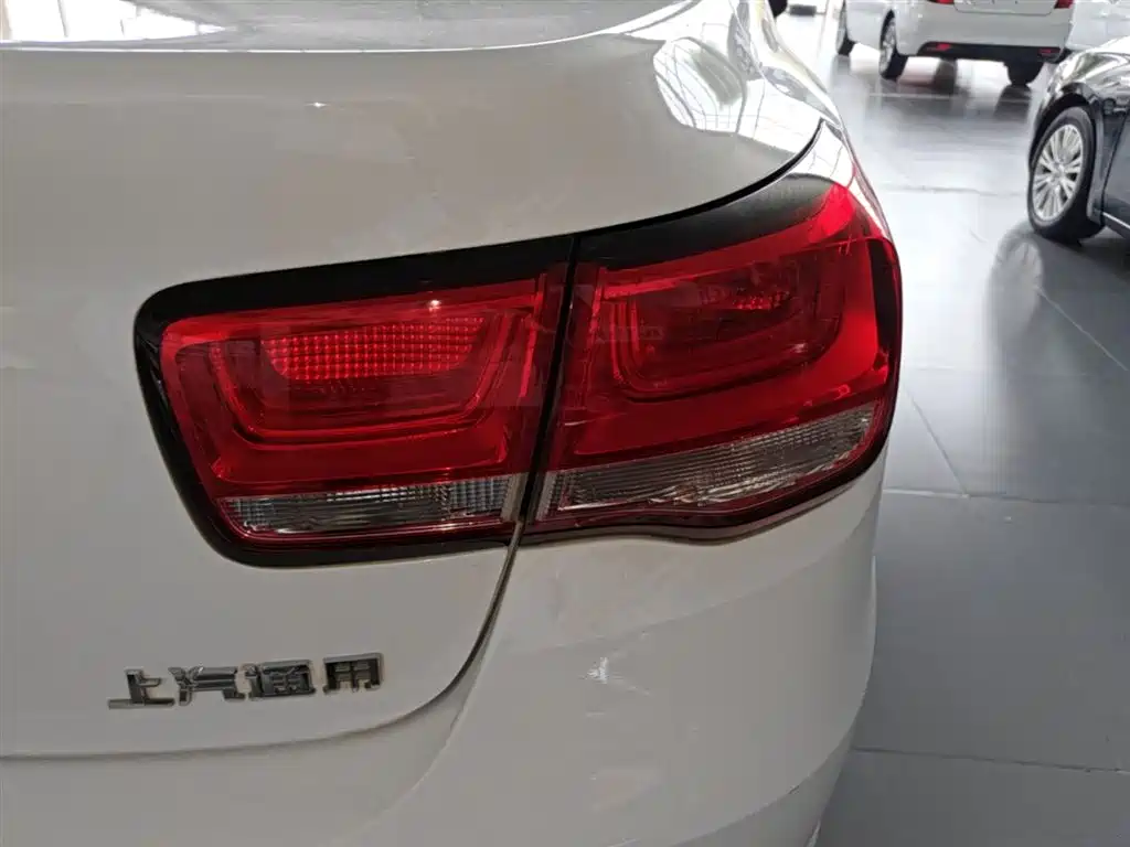 Chevrolet Malibu 2017 1.5T Automatic Luxury Edition фото 8