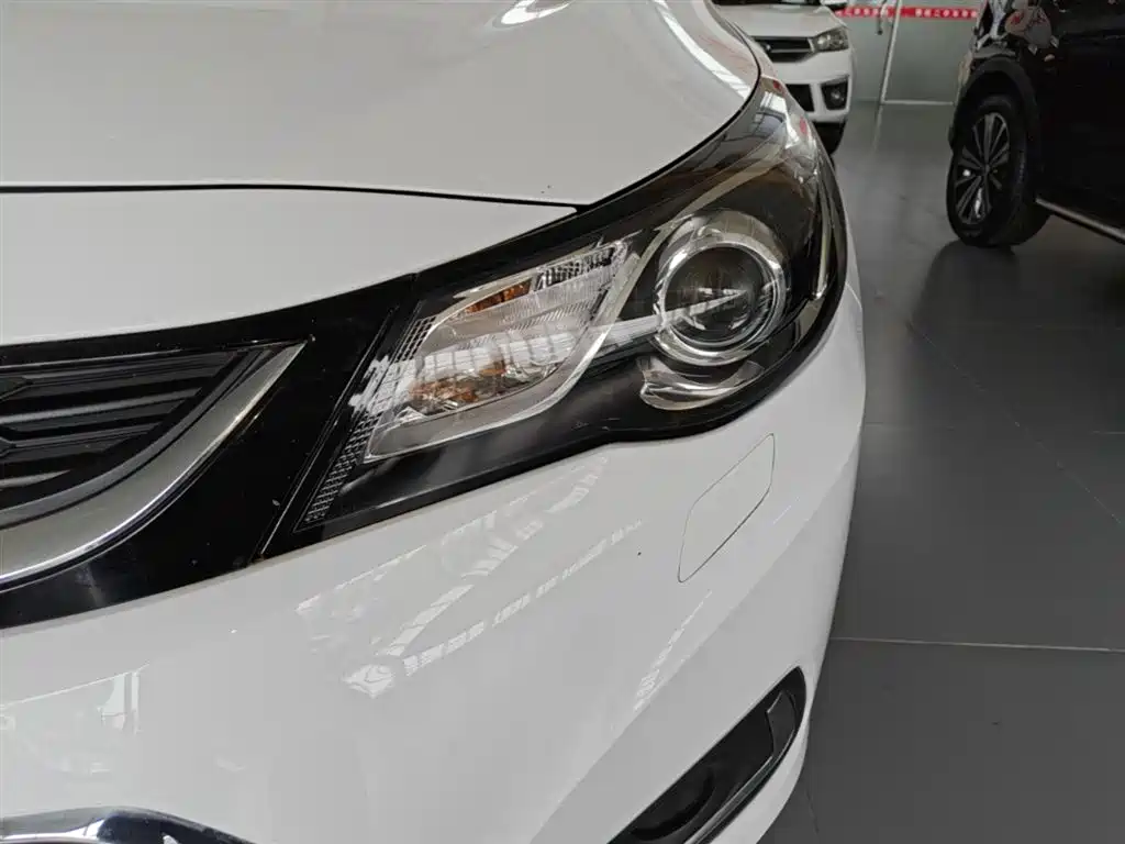 Chevrolet Malibu 2017 1.5T Automatic Luxury Edition фото 24
