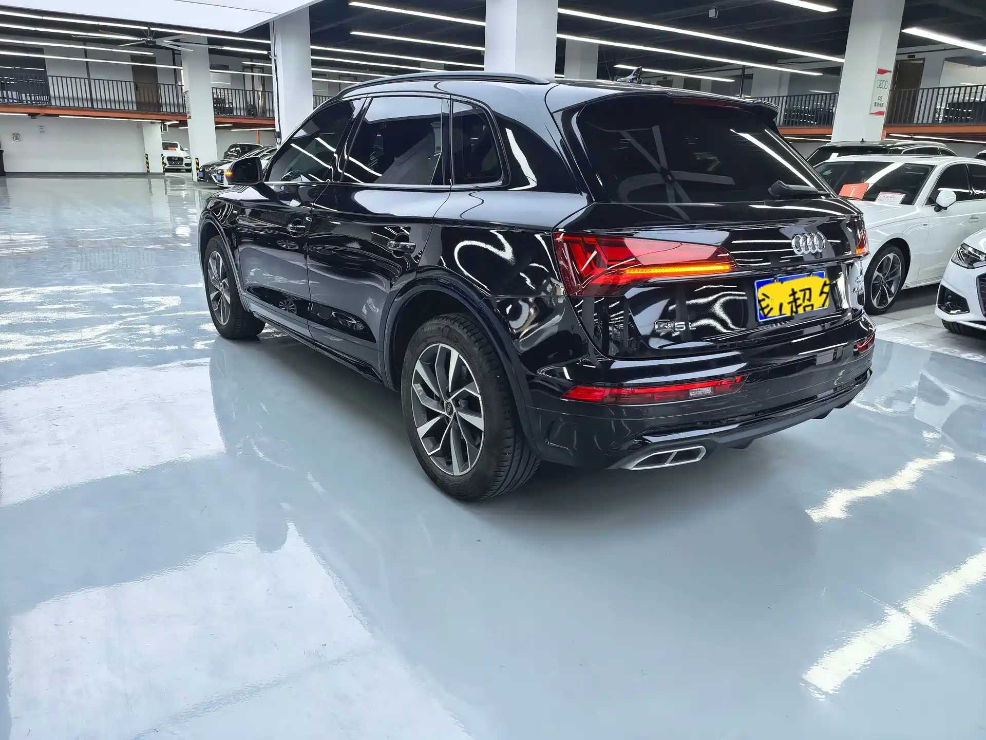 Фото 15 - Audi Q5L