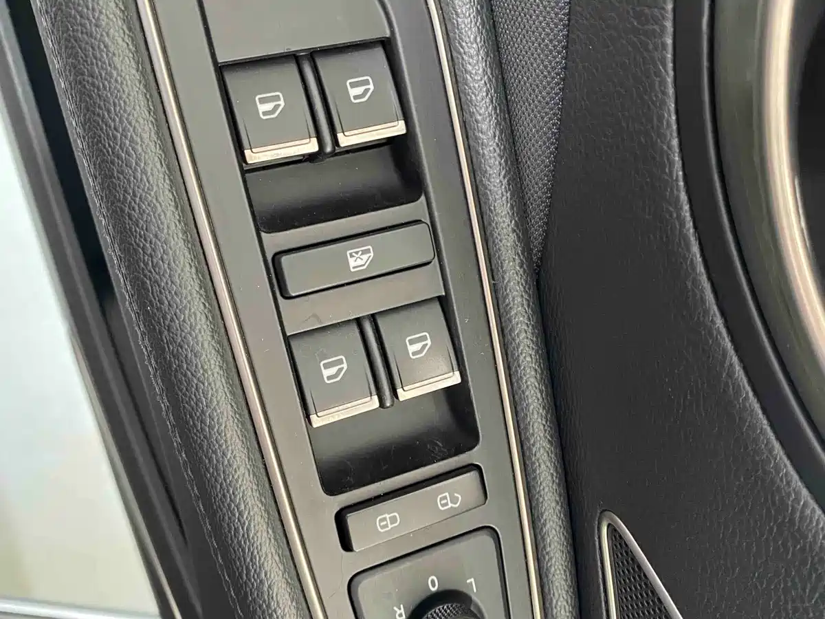 Hongqi H7 2020 2019 1.8T Comfort Edition