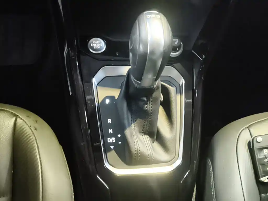 VOLKSWAGEN T-ROC EXPLORING SONGS