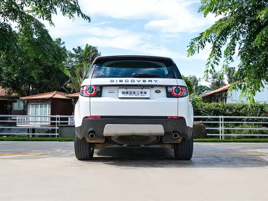 Land Rover Discovery Sport 2017 2.0T HSE фото 7