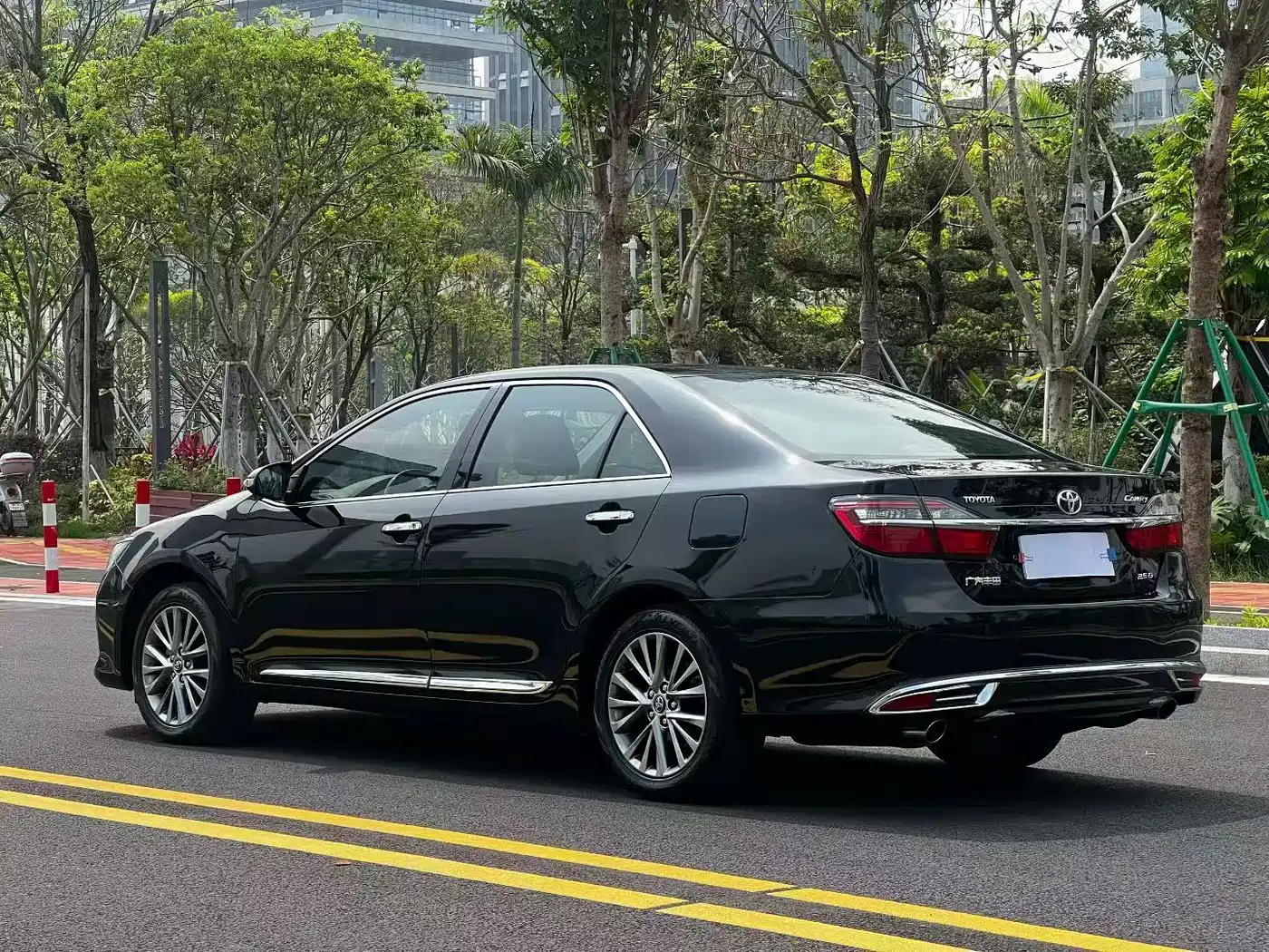 Toyota Camry 2016 2.5G 10th Anniversary Luxury Navigation Edition фото 7