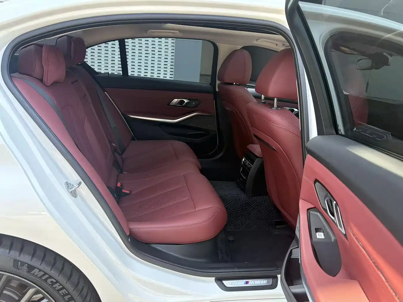 BMW 3 Series 2023 320Li M Sport Package фото 8