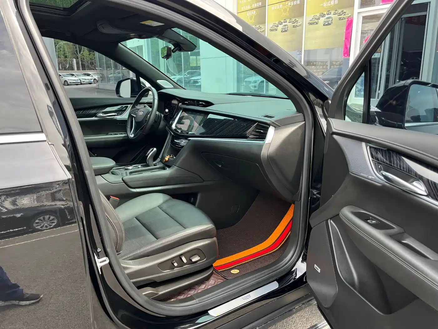 CADILLAC XT6