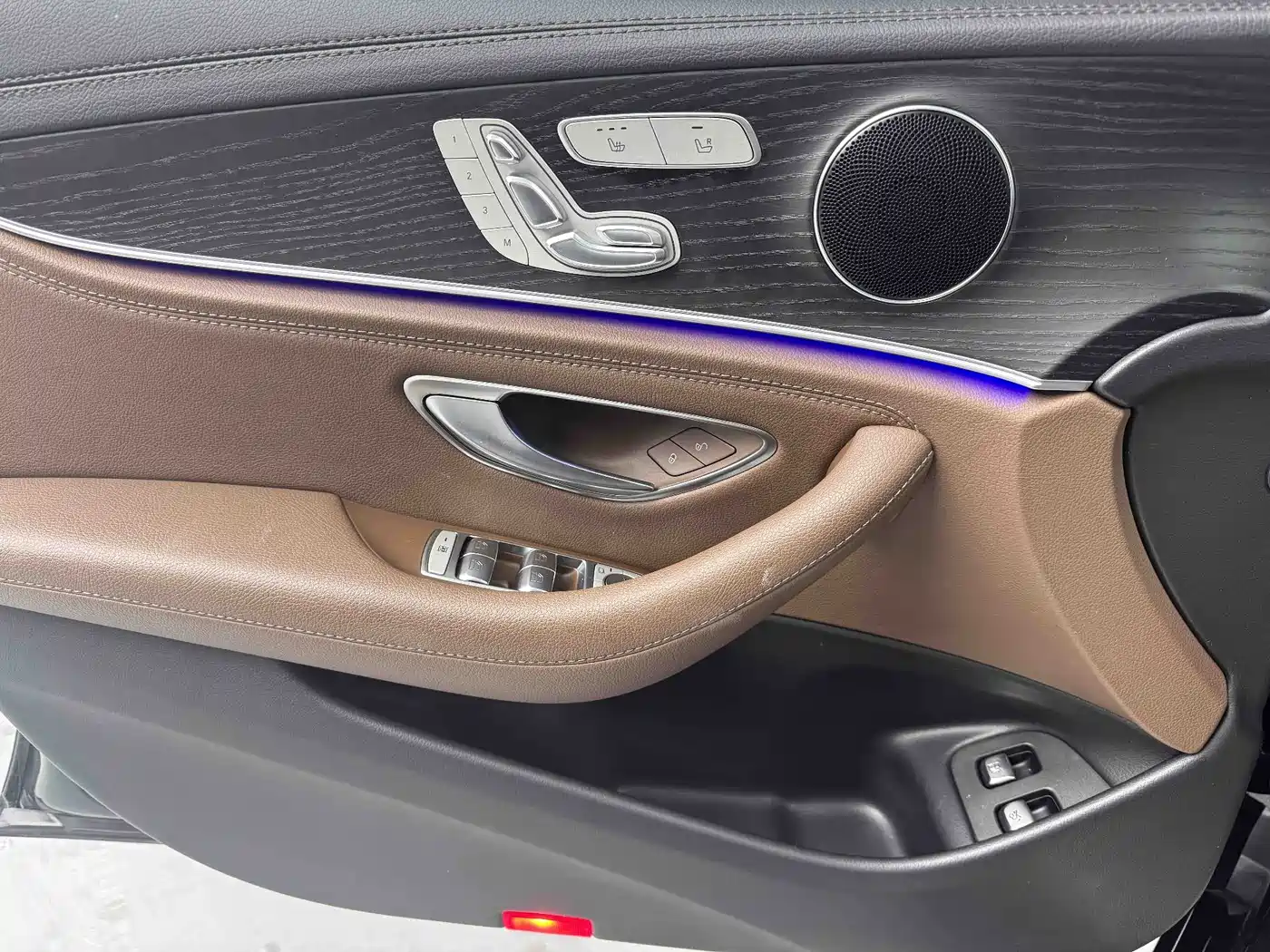 Mercedes-Benz E-Class New Energy 2023 E 350 e L Plug-in Hybrid Sport Sedan фото 16