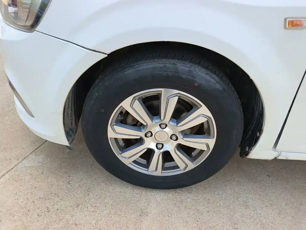 Chevrolet Aveo 2015 2014 Sedan 1.4SE MT Joy Edition