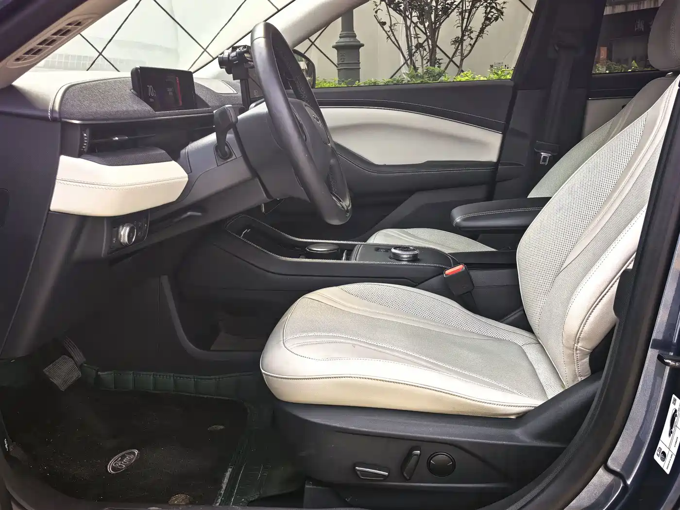 Ford Mustang Mach-E 2022 2021 Boundless RWD Luxury (Long Range)