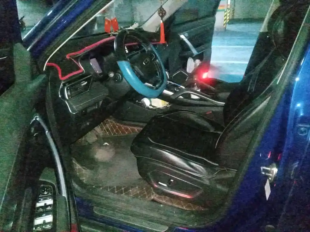 Фото 8 - Geely Atlas