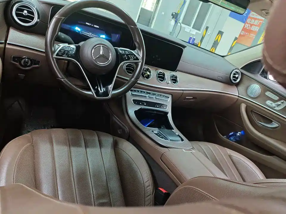 Фото 7 - Mercedes-Benz E-Class