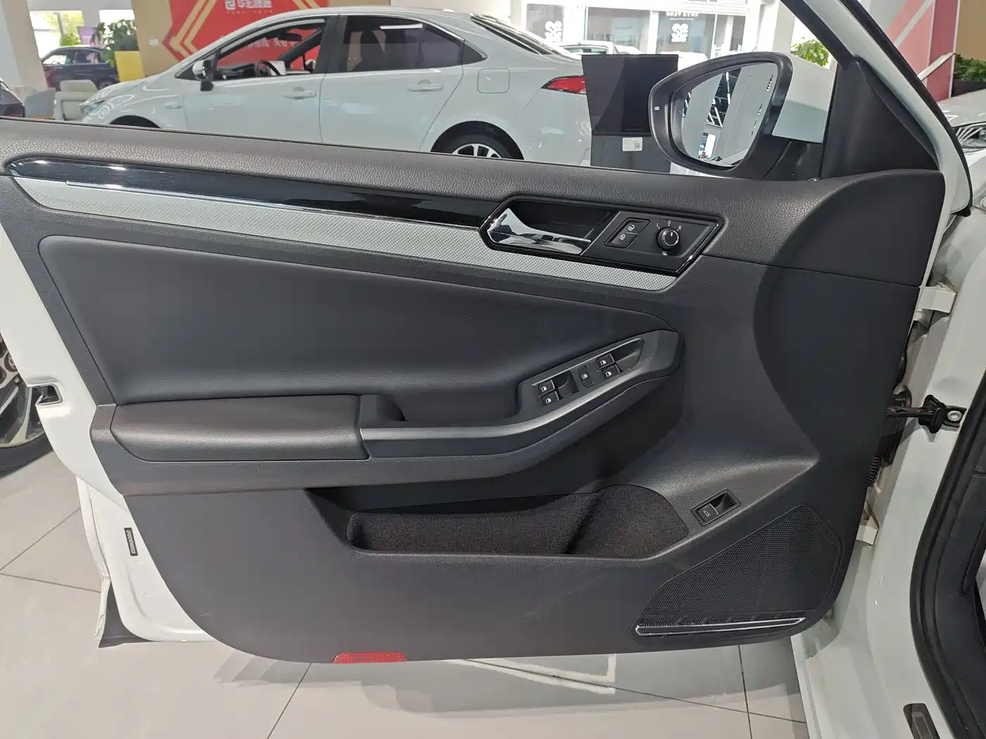 Volkswagen Sagitar 2017 230TSI Automatic Comfort фото 17