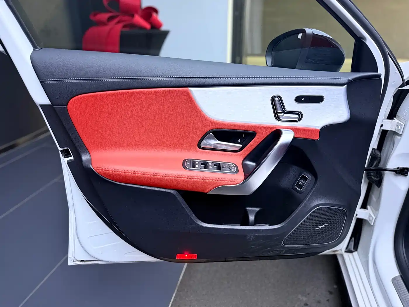 Mercedes-Benz A-Class AMG 2024 AMG A 35 L 4MATIC фото 3