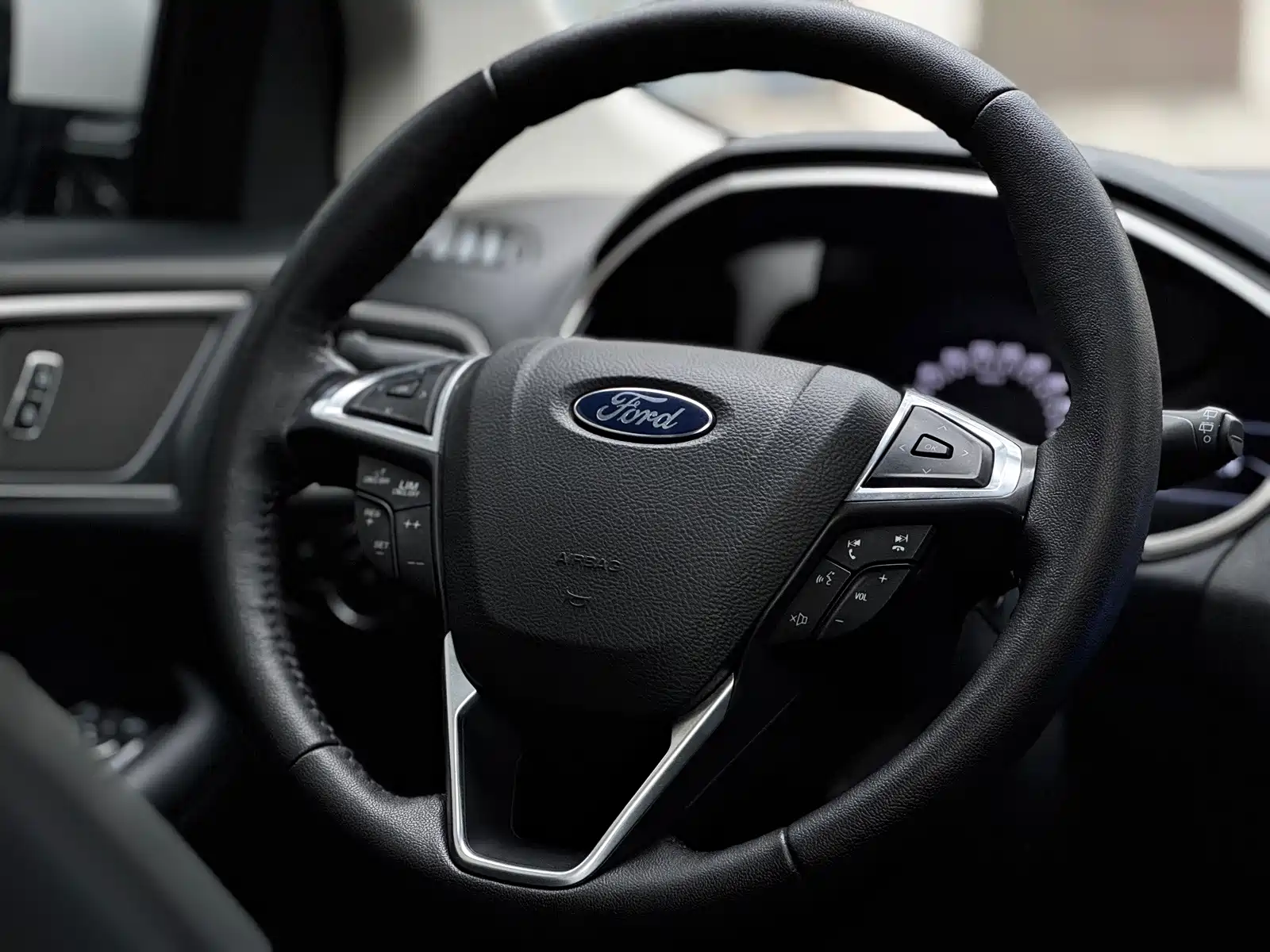 Фото 14 - Ford Edge