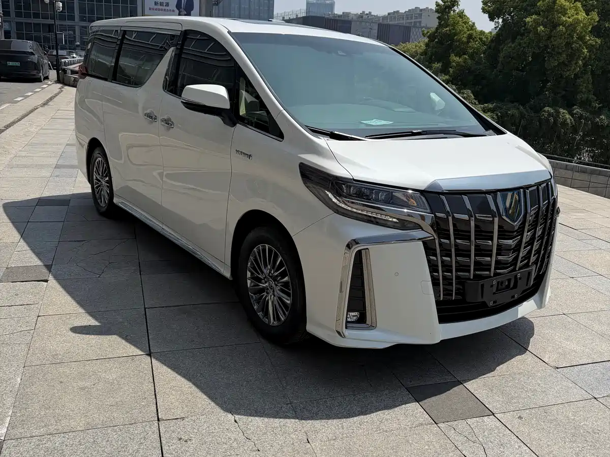 Toyota Alphard 2023 Dual Hybrid 2.5L Ultimate Gold Edition фото 2