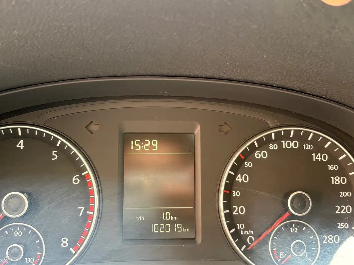 Volkswagen Passat 2014 1.8TSI DSG Luxury Edition фото 15