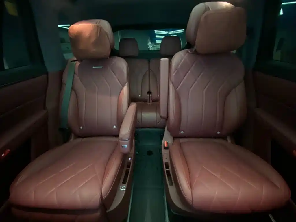 AITO Wenjie AITO M8 2025 Model Extended Range Max+ Edition 53.4kWh 6-Seater фото 31