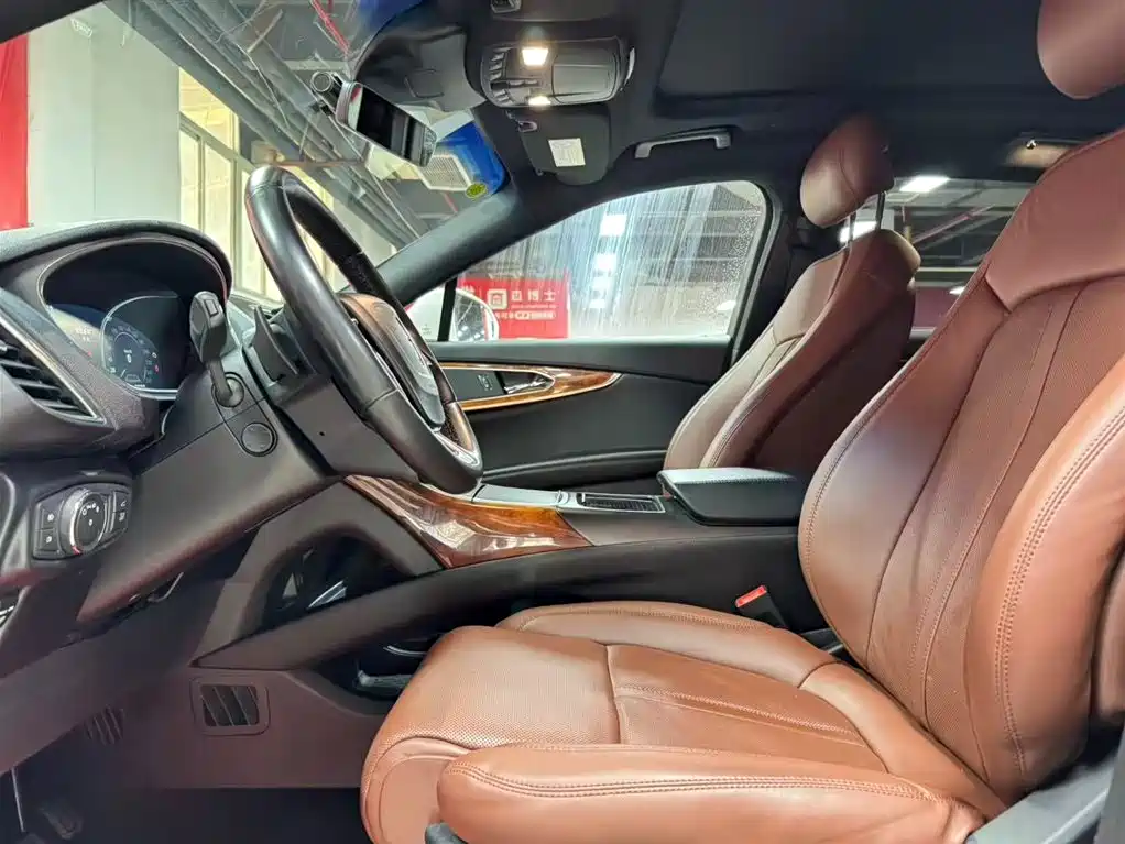 LINCOLN NAVIGATOR (IMPORT)