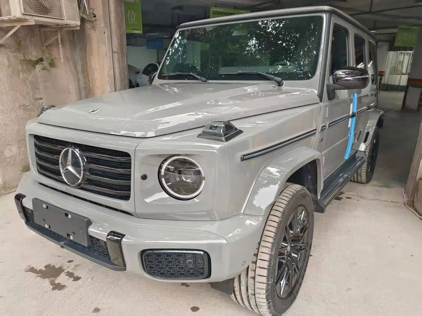 Mercedes-Benz G-Class New Energy 2025 G580 Launch Special Edition фото 5