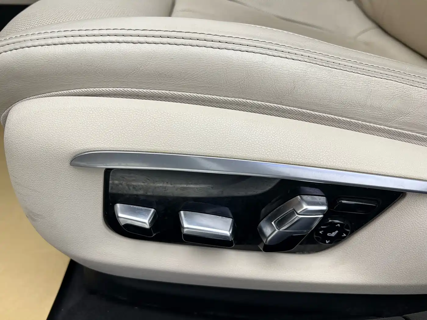 BMW 7 Series 2016 740Li Premium фото 9