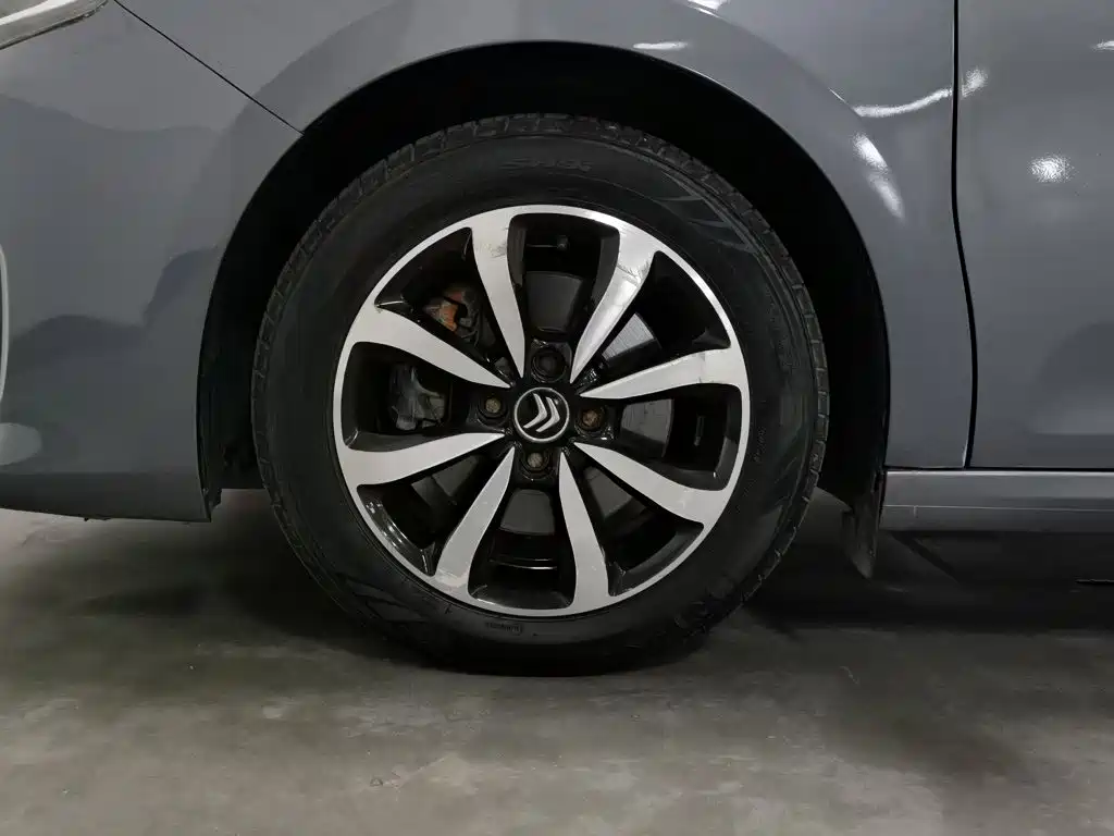 Citroën C4 C-Quatre 2017 2016 1.6L Automatic Luxury Model