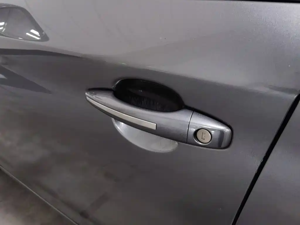 Citroën C4 C-Quatre 2017 2016 1.6L Automatic Luxury Model