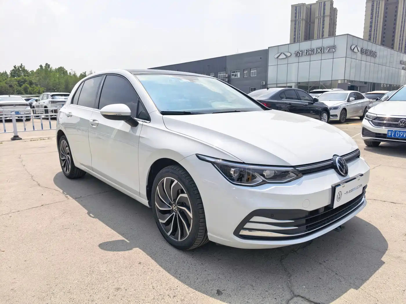 Volkswagen Golf 2024 280TSI DSG Pro Expert Edition фото 3