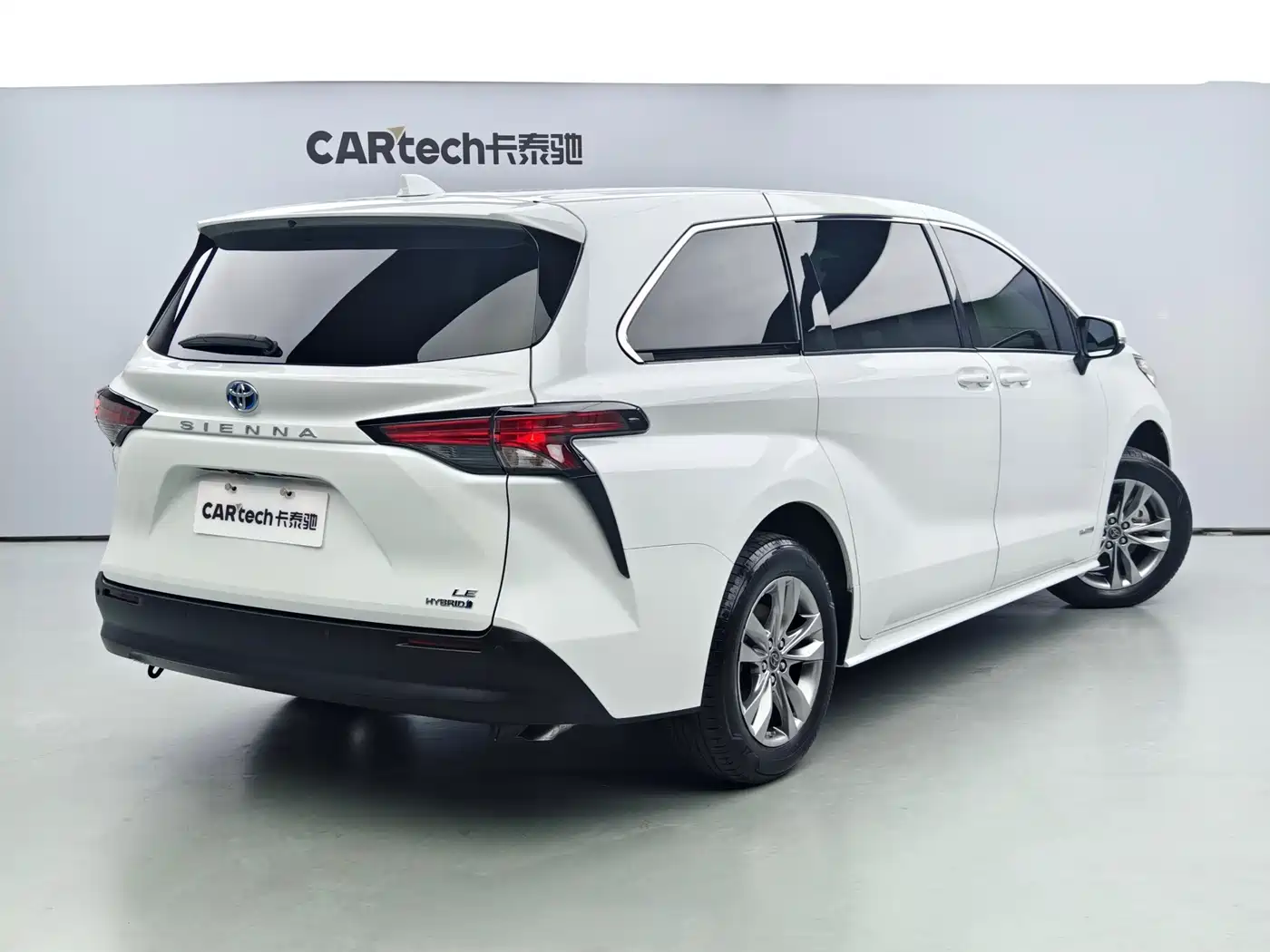 Toyota Sienna 2023 2.5L Hybrid Comfort Edition фото 4