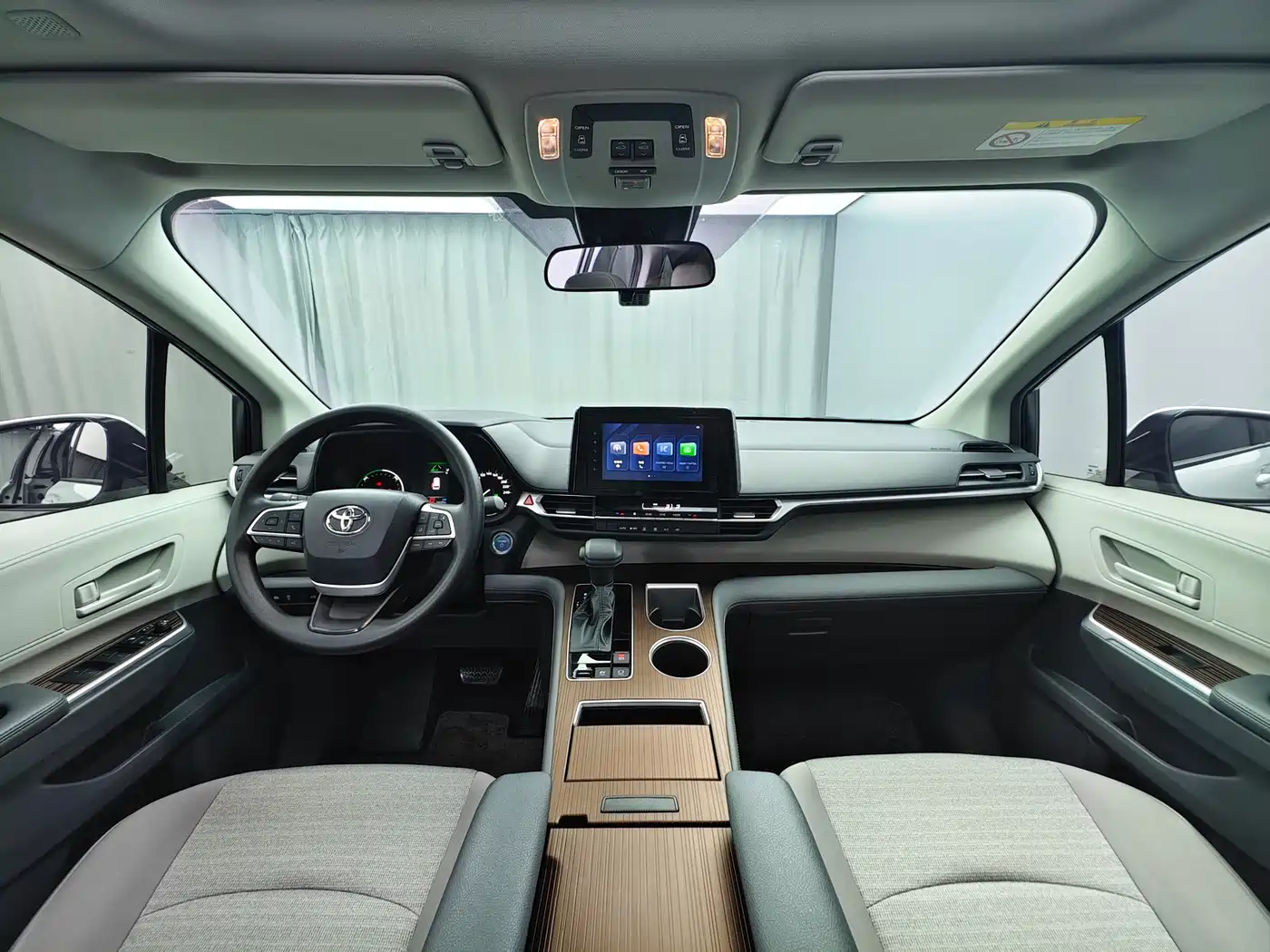 Toyota Sienna 2023 2.5L Hybrid Comfort Edition фото 13