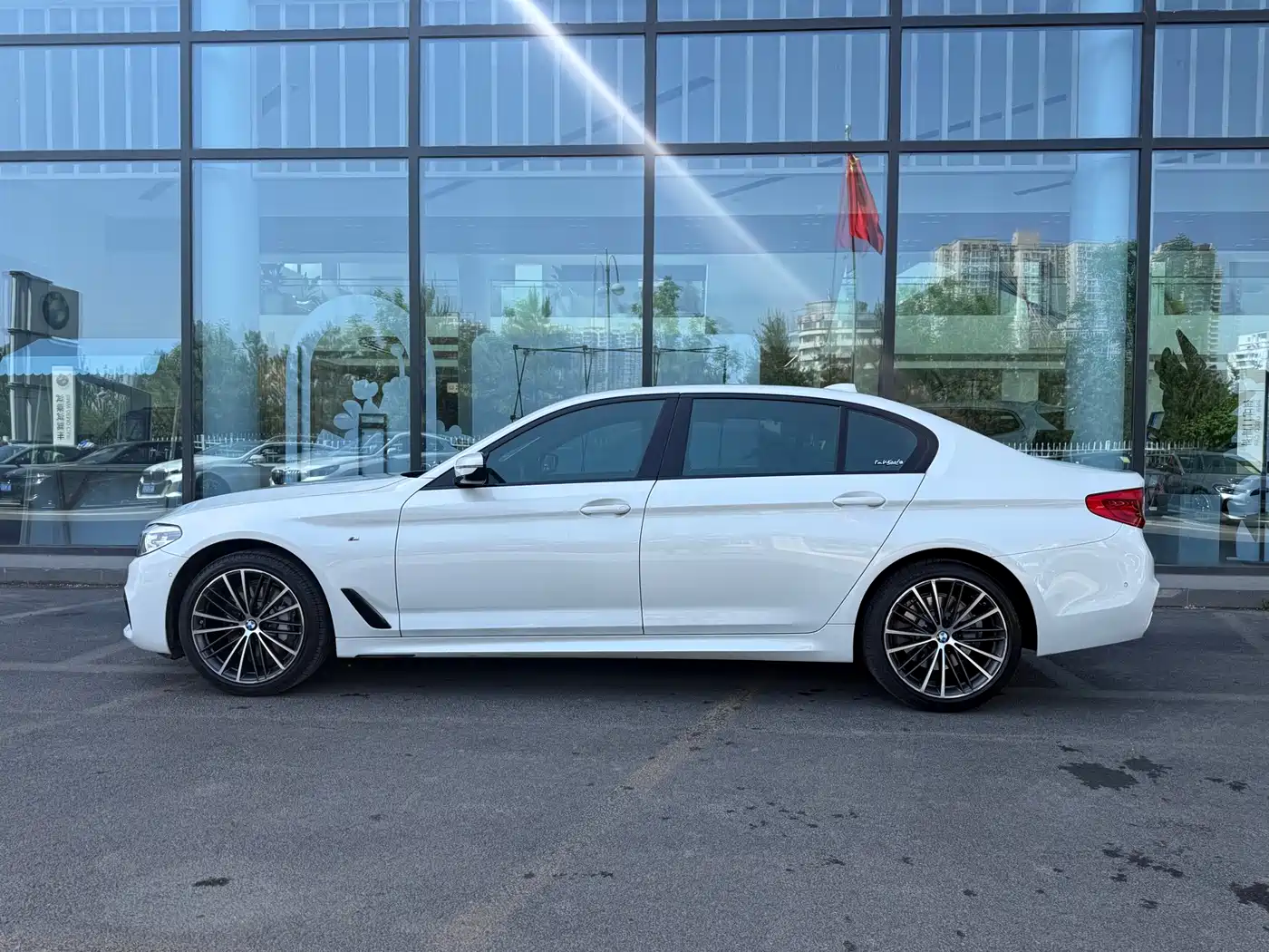 BMW 5 Series 2019 530Li Leading M Sport Package фото 3