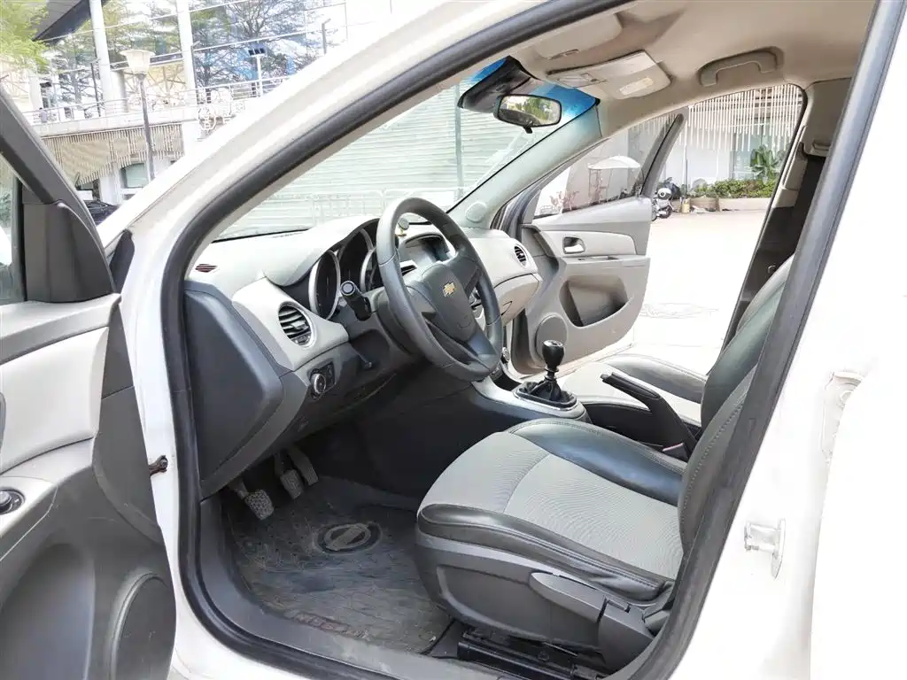 Chevrolet Cruze 2013 1.6L SL MT фото 6