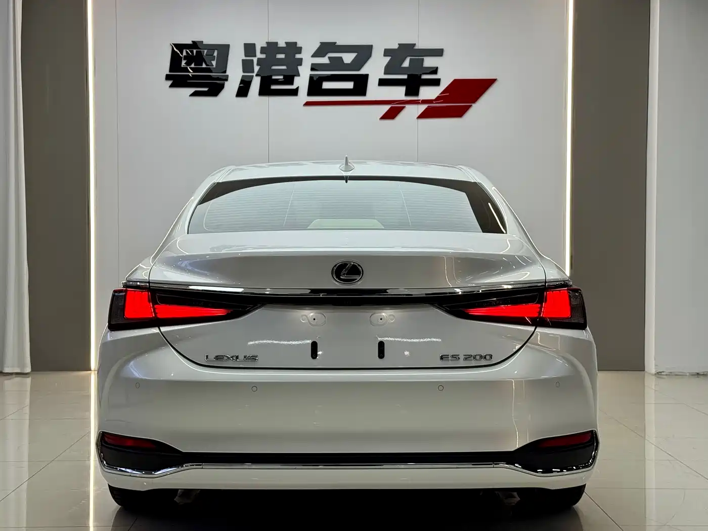 Lexus ES 2020 200 Luxury фото 4