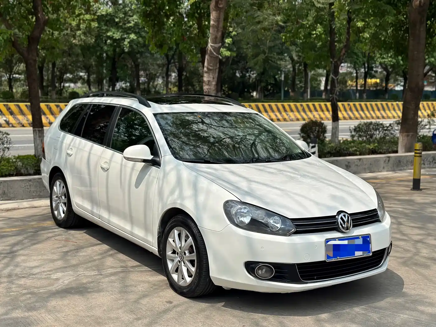 Volkswagen Golf (Import) 2011 Model 1.4TSI Luxury Touring фото 3