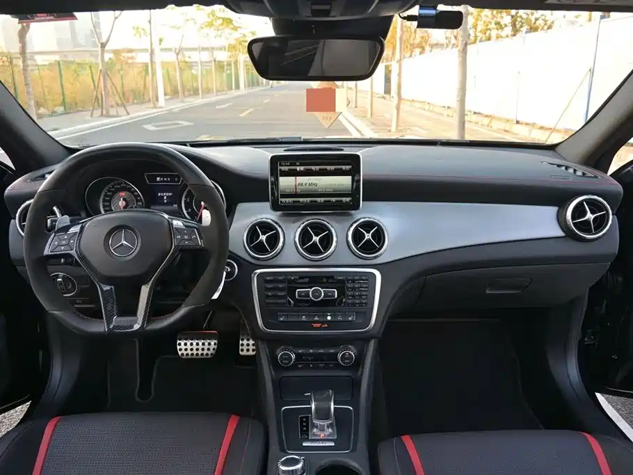 Mercedes-Benz GLA AMG 2015 AMG GLA 45 4MATIC фото 8