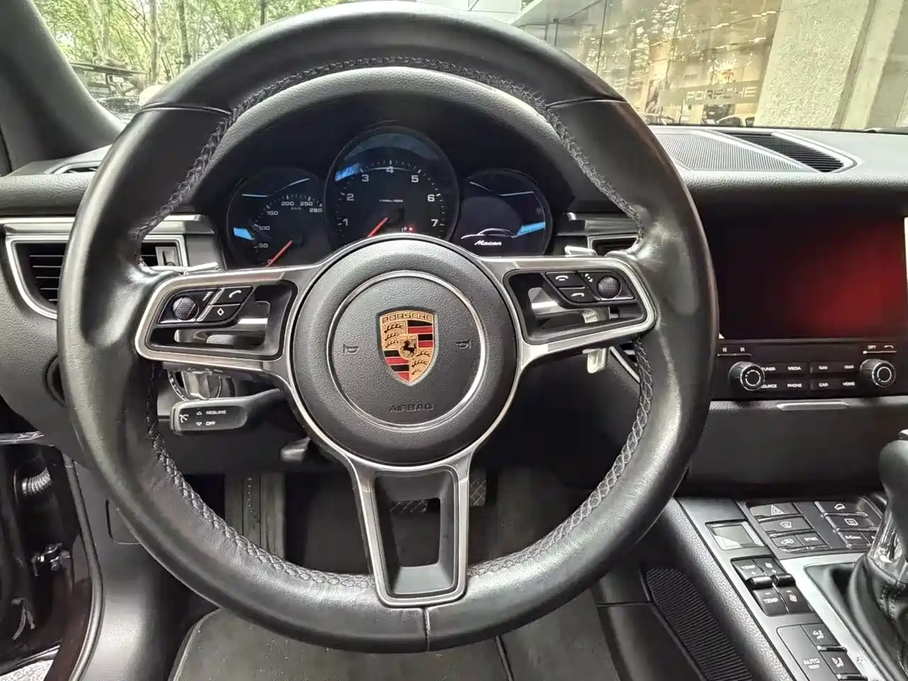 Porsche Macan 2017 Macan 2.0T фото 12