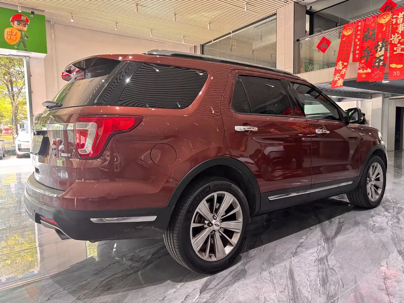 Photo 9 - Ford Explorer (Import)