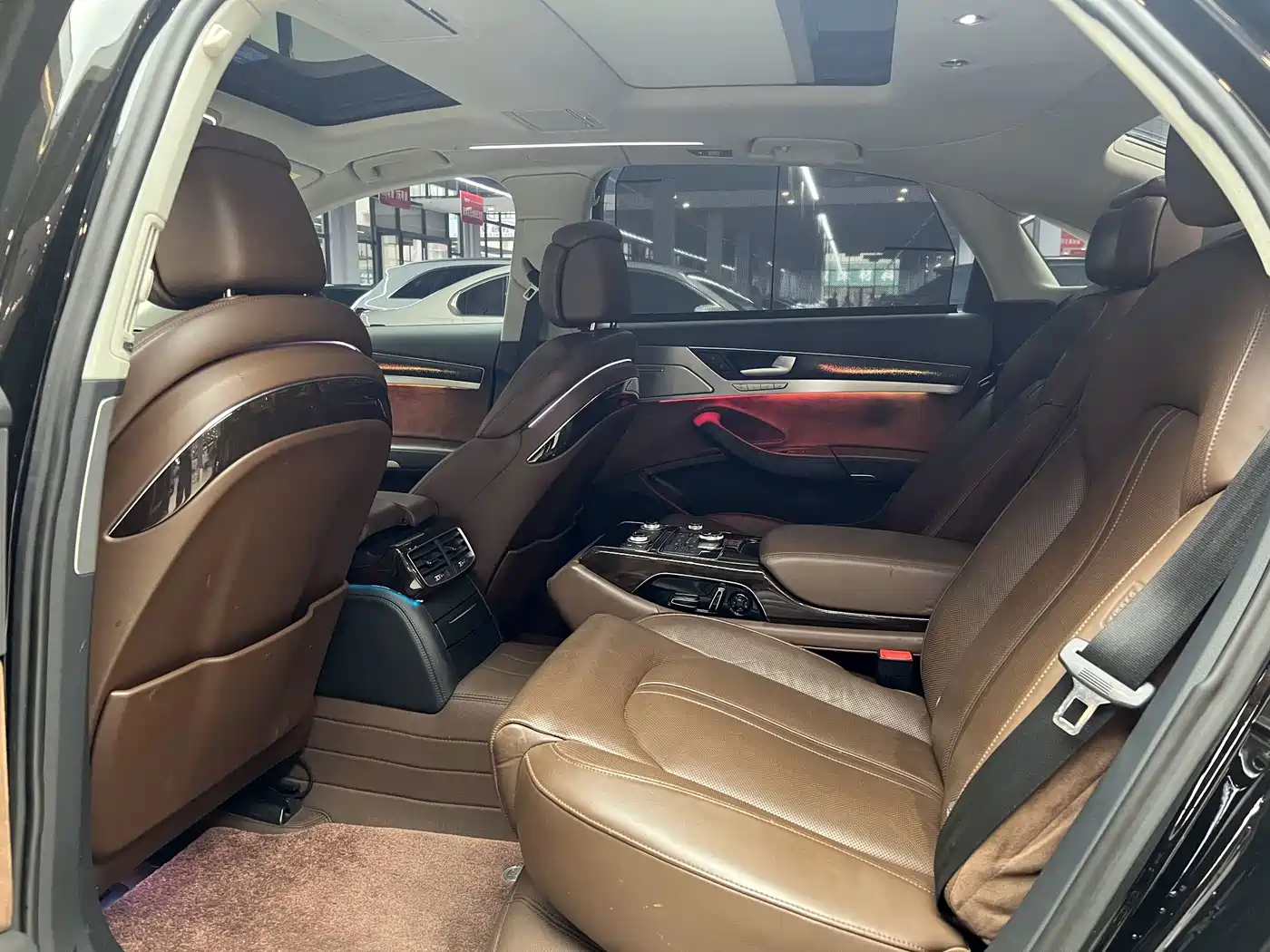 Фото 17 - Audi A8