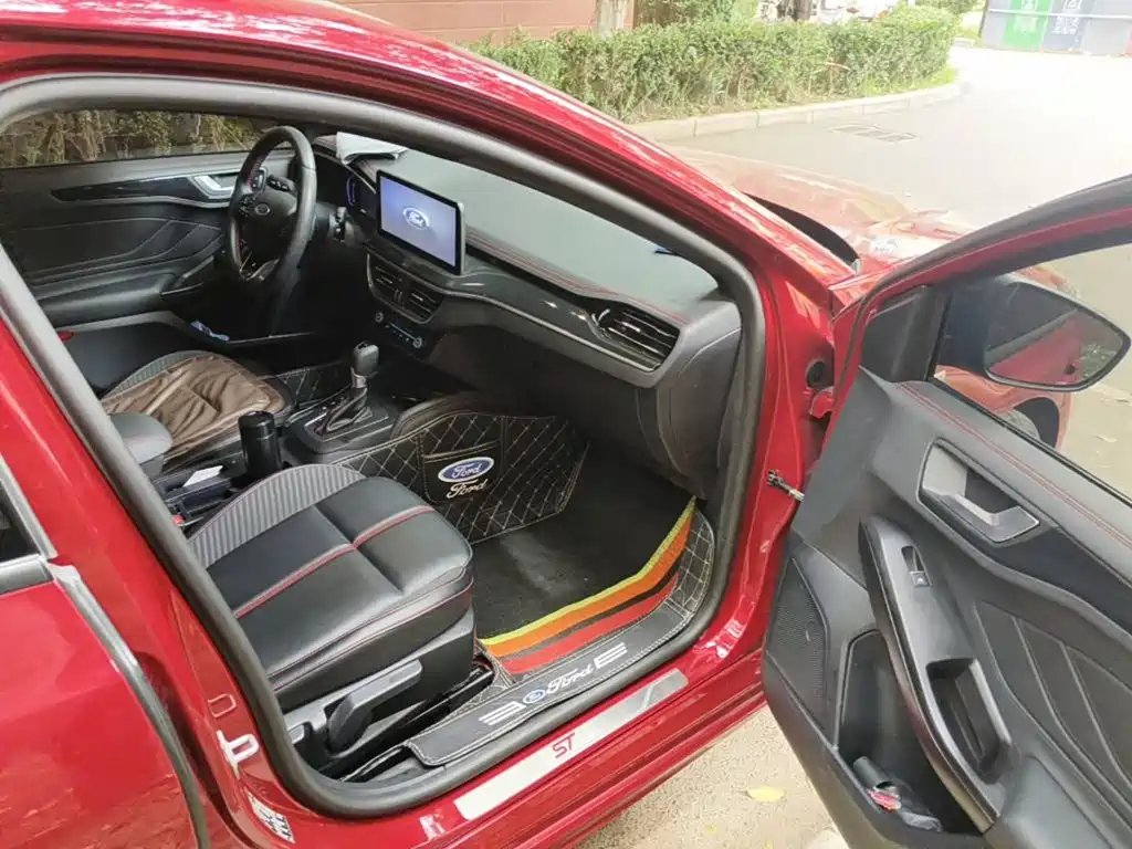 Ford Focus 2023 2022 Hatchback EcoBoost 180 Automatic ST Line