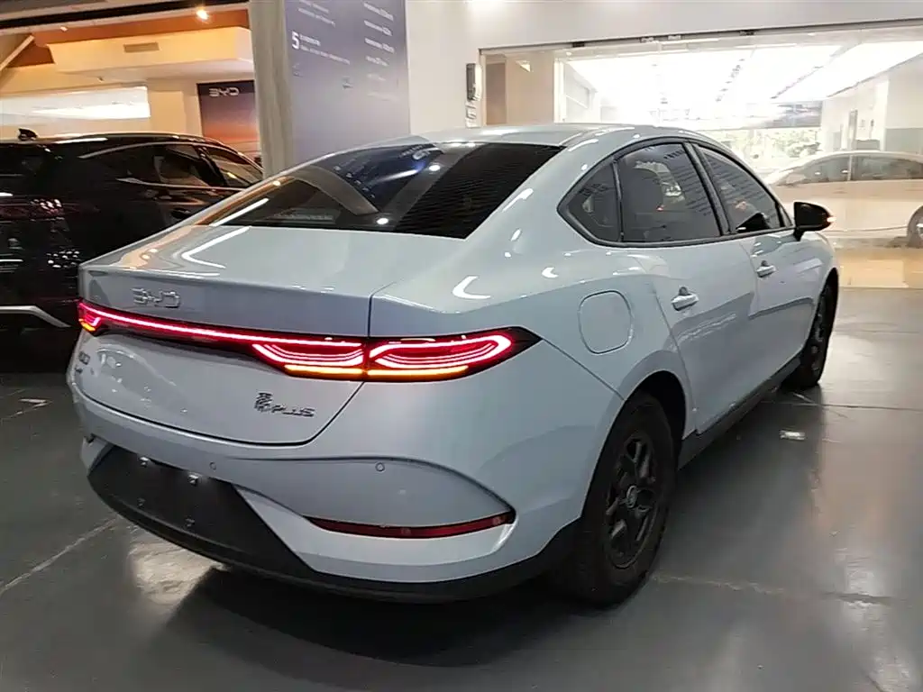 BYD Qin PLUS 2025 DM-i Smart Drive 55KM Leader фото 7